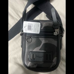 COACH NWT TERRAIN CROSSBODY IN SIGNATURE CANVAS WITH CAMO PRINT
QB/GREY MULTI